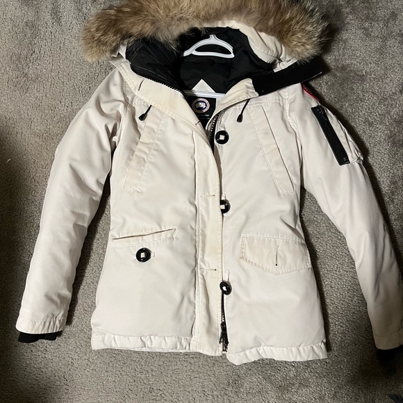 Canada goose white Montebello parka women’s/youth XS dry cleaned,excellent cond - Picture 6 of 8